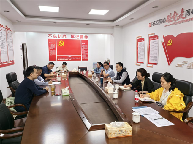 图为座谈会现场